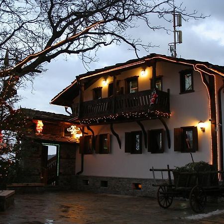 Шапкова Къща Hotel Delchevo ภายนอก รูปภาพ
