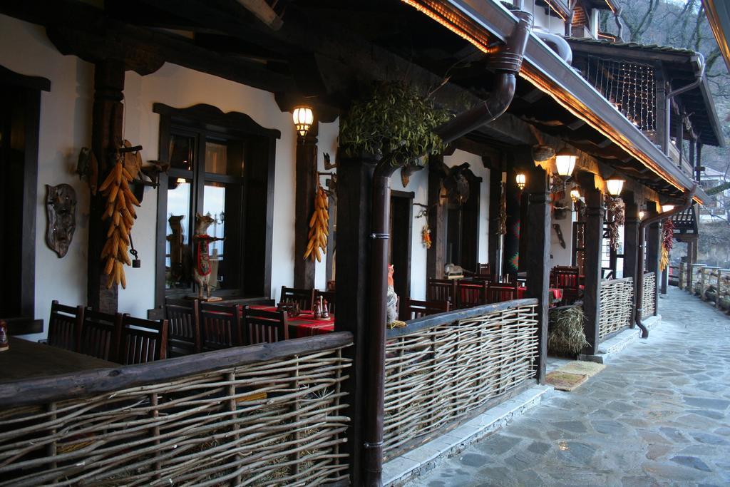 Шапкова Къща Hotel Delchevo ภายนอก รูปภาพ